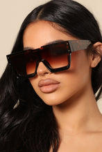 Load image into Gallery viewer, Making A Move Sunglasses - Tortoise
