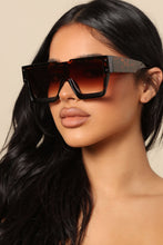 Load image into Gallery viewer, Making A Move Sunglasses - Tortoise
